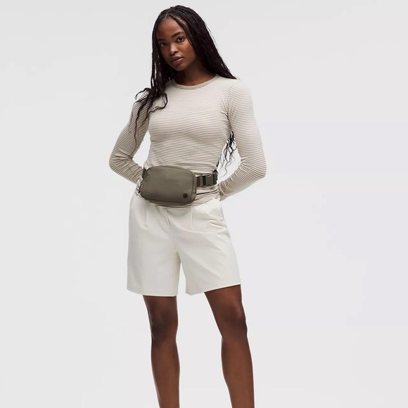 Lululemon Everywhere Belt Bag 1L- Army Green - Picture 7 of 8